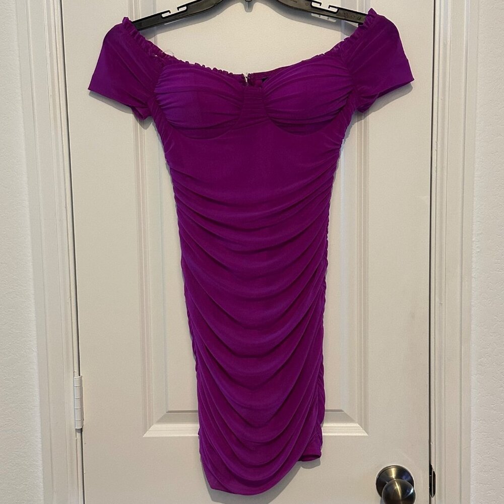 Windsor Off-Shoulder Ruched Dress M - Picture 3 of 9